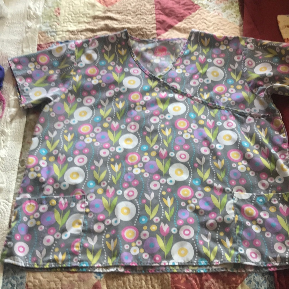 Women’s scrub top